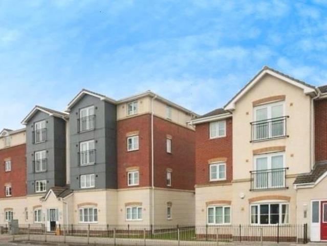 Flat for rent in Calderstones