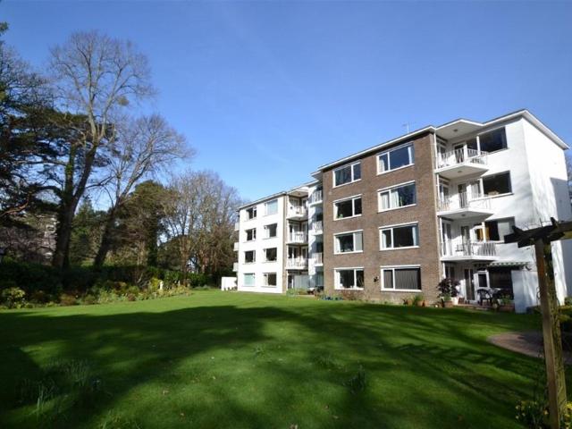 Flat for rent in Branksome, Poole