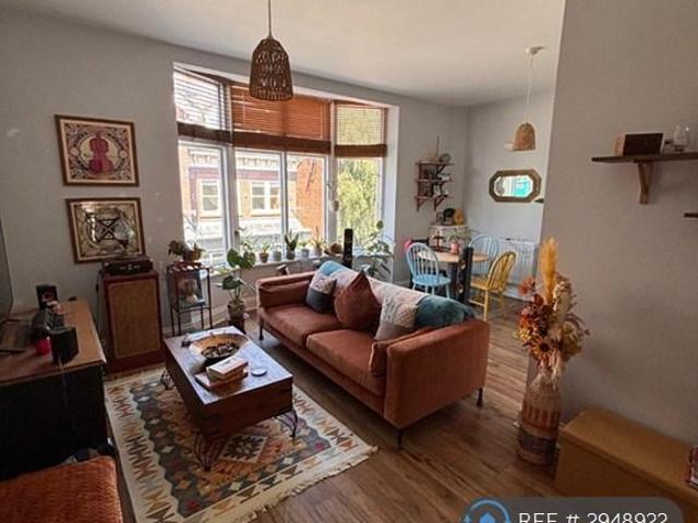 Flat for rent in Calderstones