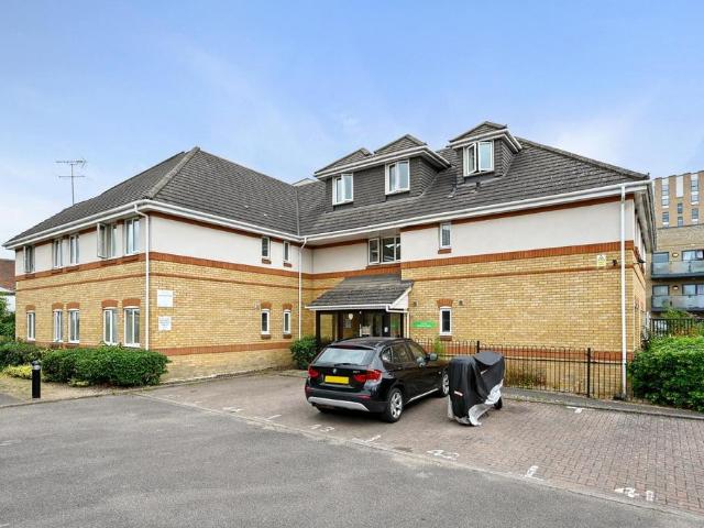 Flat for rent in London Borough of Hounslow, Greater London