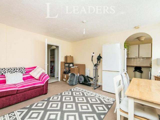 Apartment for rent in Highwoods, Fordham Heath
