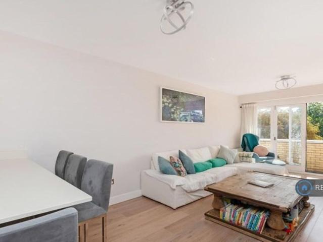 Apartment for rent in Westbourne Green, Greater London