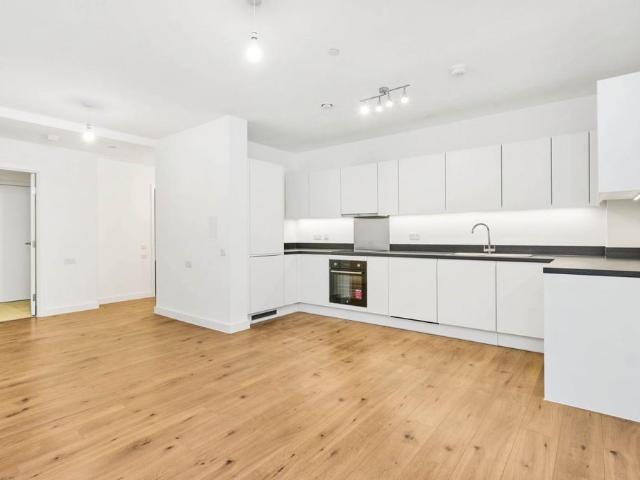Flat for rent in Scrattons Farm, Greater London