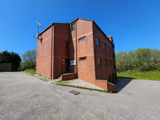 Apartment for rent in Ainley Top, West Yorkshire