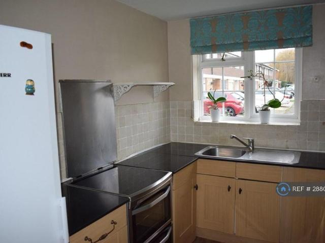 Apartment for rent in Birch Green, Lower Halliford
