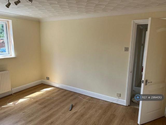 Apartment for rent in Queens Park, Bedford