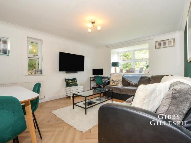 Apartment for rent in The Cedars Estate, Batchworth