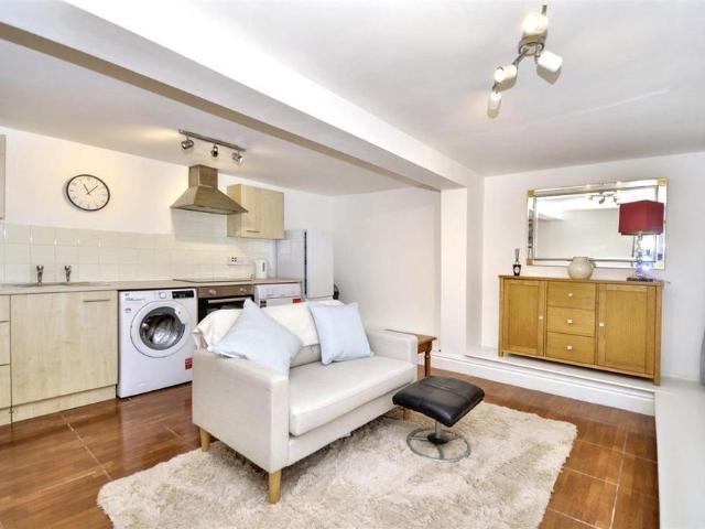 Apartment for rent in Sydenham, Green Close