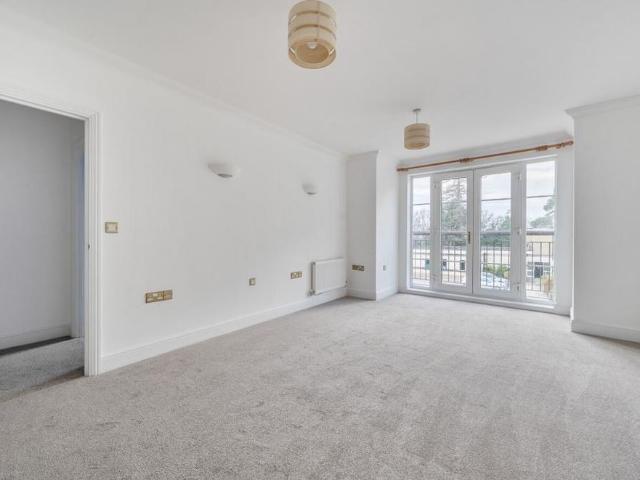 Apartment for rent in Bassett, Southampton