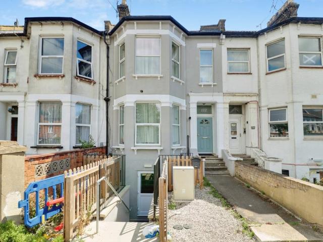 Flat for rent in Alton Barnes, Essex