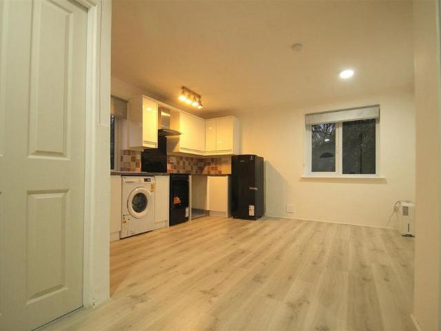 Apartment for rent in Ringlestone, Midway