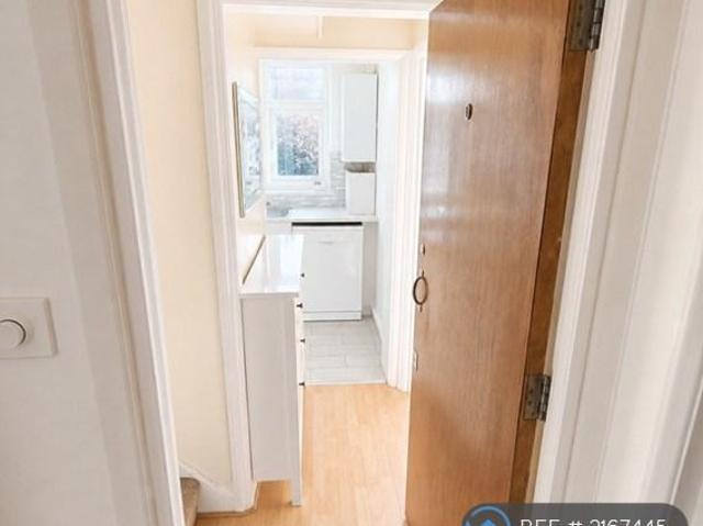 Flat for rent in London Borough of Croydon, Purley