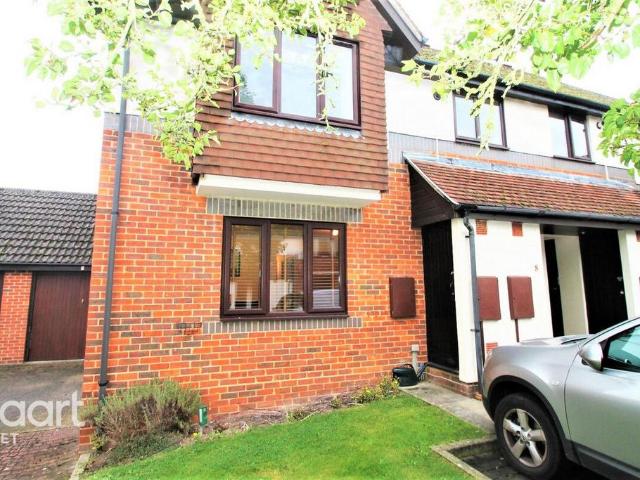 Flat for rent in Hart, Hampshire