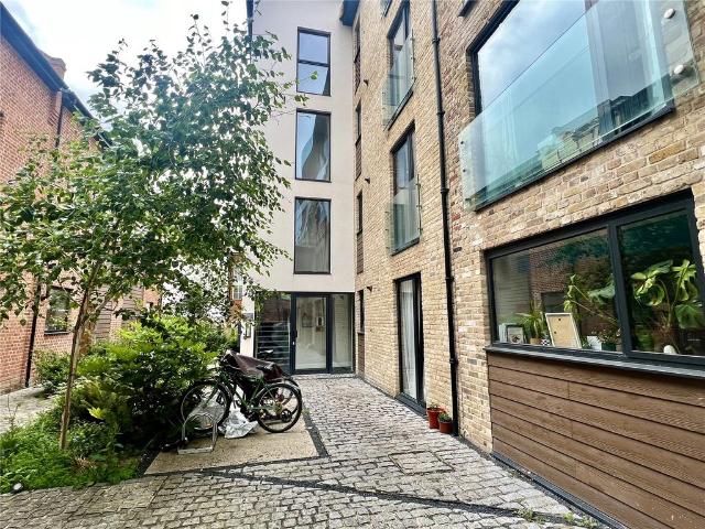 Flat for rent in St. Mildred's, The Bridge