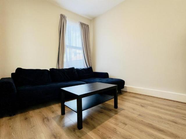 Apartment for rent in Maryland, Greater London