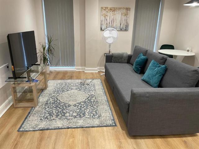Flat for rent in London Borough of Ealing, Greater London