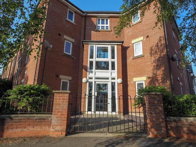 Flat for rent in Old Trafford, Trafford Park