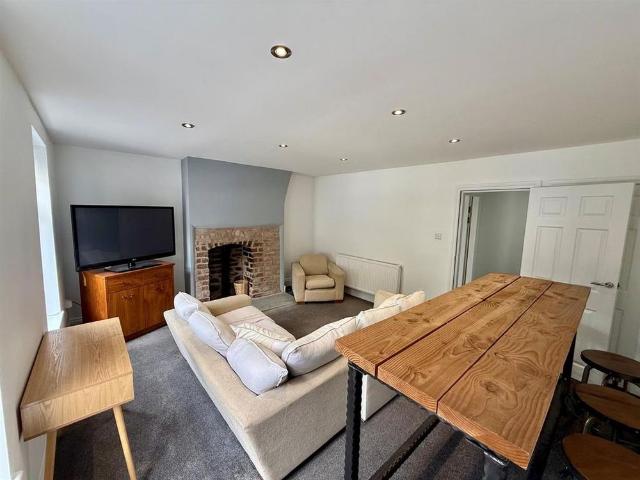 Apartment for rent in Disley