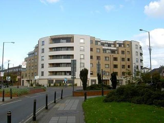 Flat for rent in Horsell, Woking
