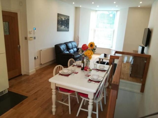 Apartment for rent in Nangreaves, Wales