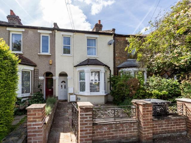 Flat for rent in London Borough of Merton, South Wimbledon