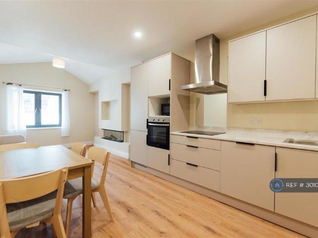 Flat for rent in Crescent, Belfast