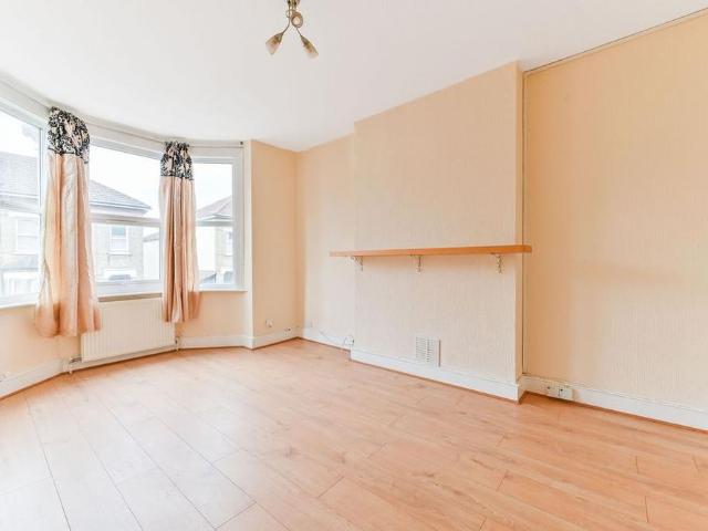 Apartment for rent in London Borough of Croydon, Thornton Heath