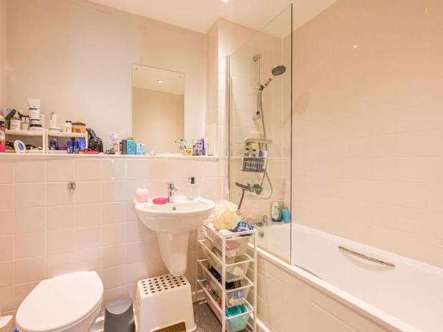 Apartment for rent in Ratcliffe, Greater London