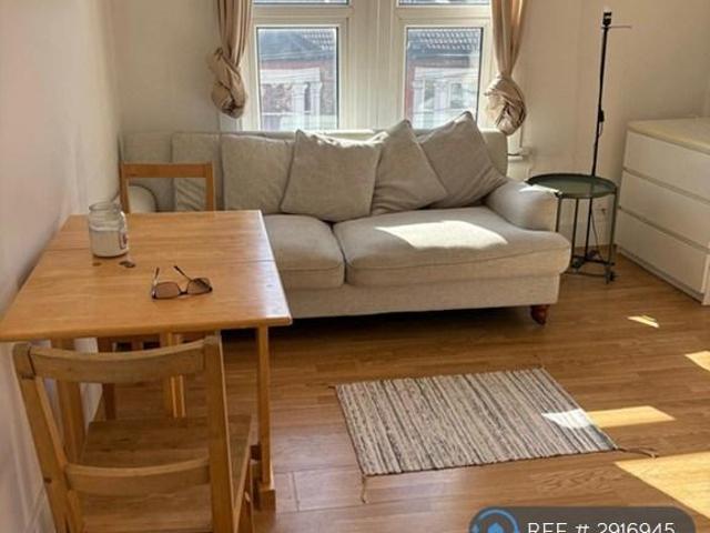 Flat for rent in Stockwell, Greater London
