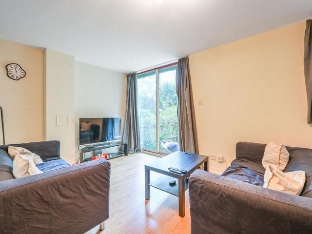 Apartment for rent in St. George in the East, Greater London