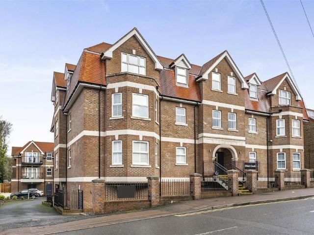 Flat for rent in Connaught Park, Bushey