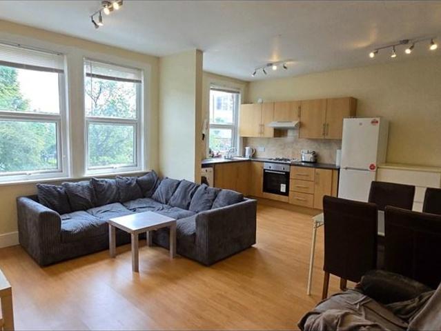 Flat for rent in Hyde Park, West Yorkshire