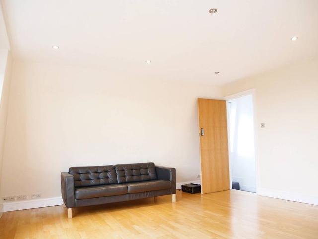 Apartment for rent in Harrow On The Hill, Greater London