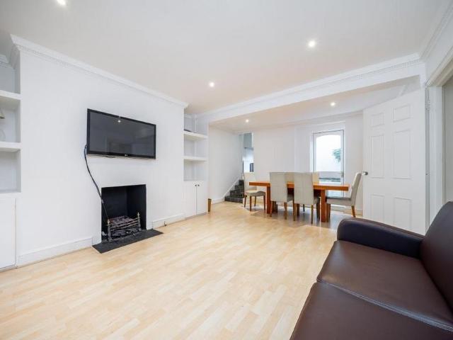 Apartment for rent in Brompton, Greater London