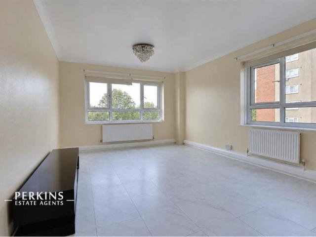 Apartment for rent in Racecourse Estate, Greater London