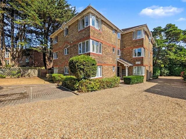 Flat for rent in Branksome, Poole