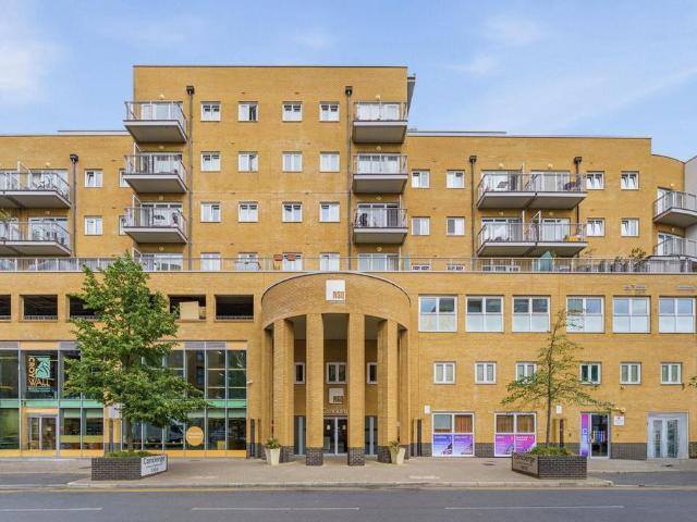 Flat for rent in London Borough of Croydon, Waddon