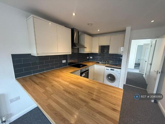 Flat for rent in London Borough of Croydon, Greater London