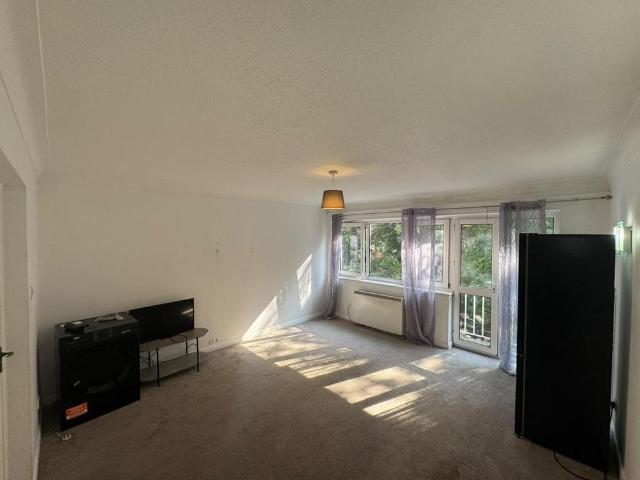 Apartment for rent in Denham, Denham Green