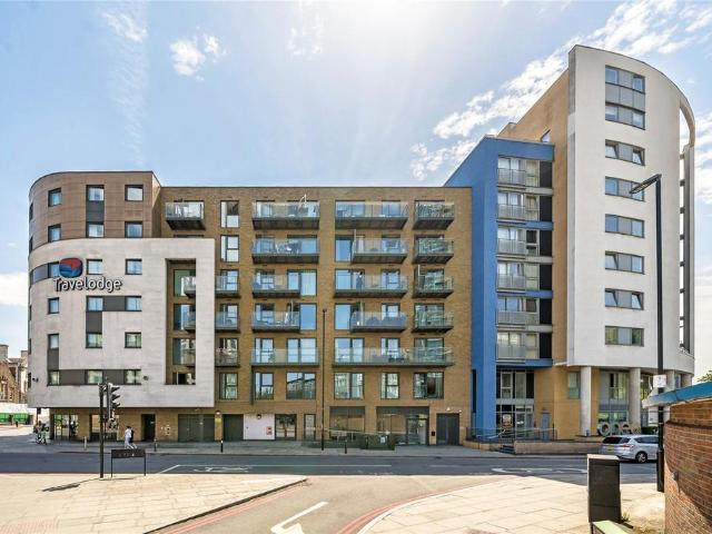 Flat for rent in London Borough of Lewisham, Deptford