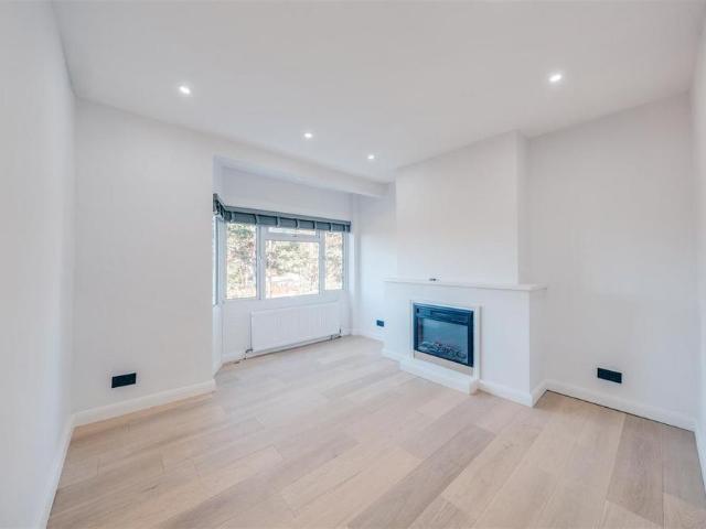Apartment for rent in Monks Orchard, Kent
