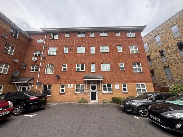 Flat for rent in Slough
