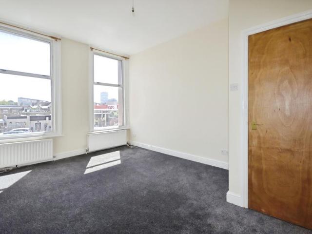 Flat for rent in London Borough of Croydon, Addiscombe