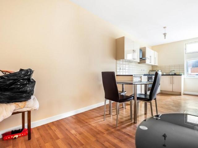 Flat for rent in London Borough of Ealing, Greater London