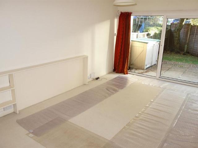 Apartment for rent in Woking, Surrey
