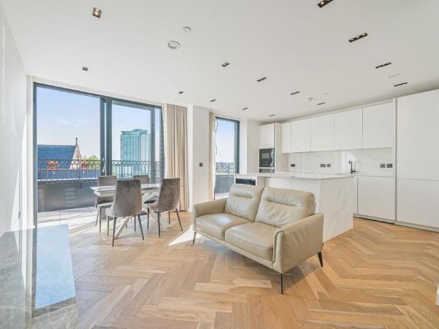 Flat for rent in West Kensington, Greater London
