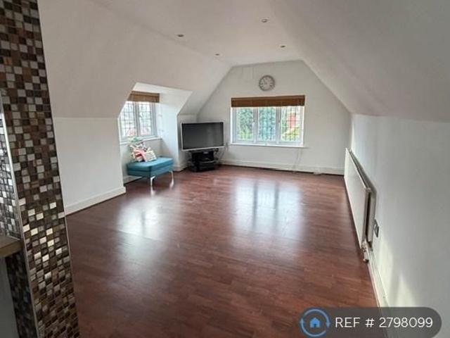 Apartment for rent in Northwood, Greater London