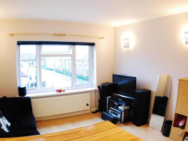 Apartment for rent in Perryfields, West Sussex