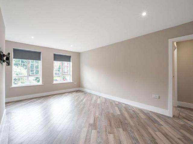 Apartment for rent in Bushey Heath, Hertfordshire
