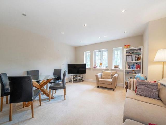 Apartment for rent in Sheerwater, Woking